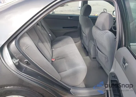 2005 Toyota Camry Le z USA, uszkodzony, nr VIN 4T1BE32K95U503953